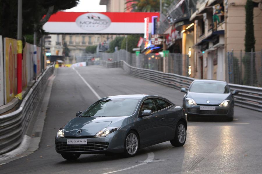  Renault Laguna Coupe 2008 года  (фото 25 из 53)